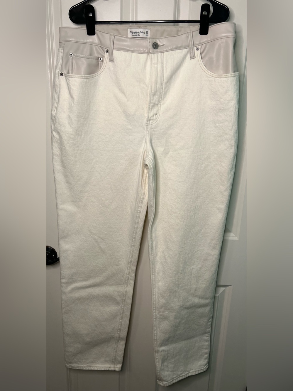 Abercrombie and Fitch 90s Straight Ultra High
Rise Pants Vegan Leather 34/18Long